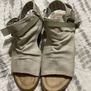 NWT sandals